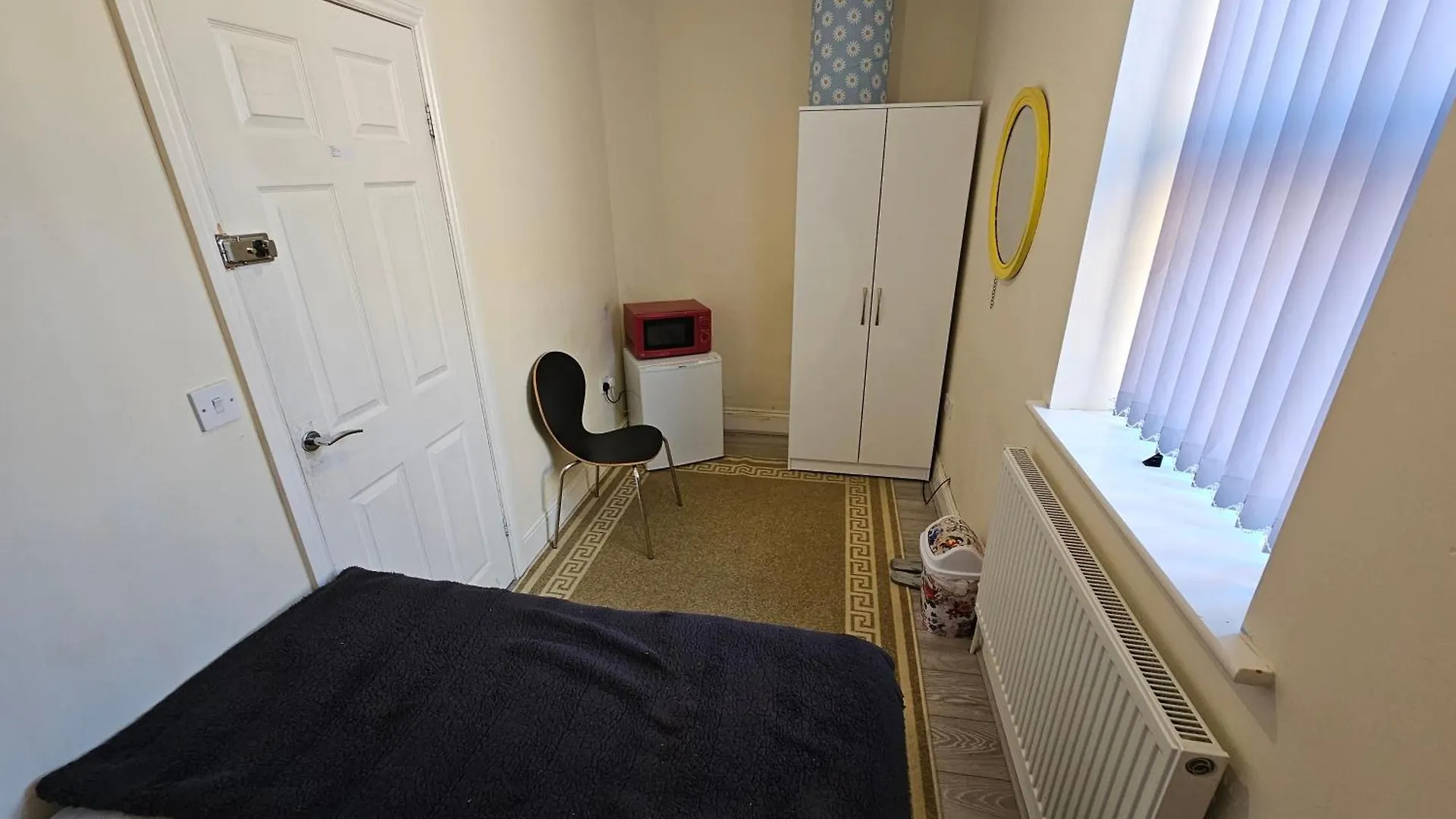 홈스테이 Available Rooms At Buckingham Road 동커스터