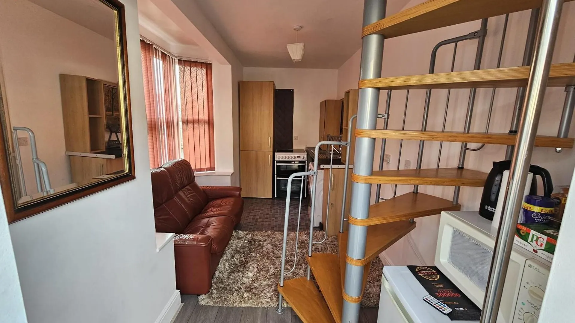 홈스테이 Available Rooms At Buckingham Road 동커스터