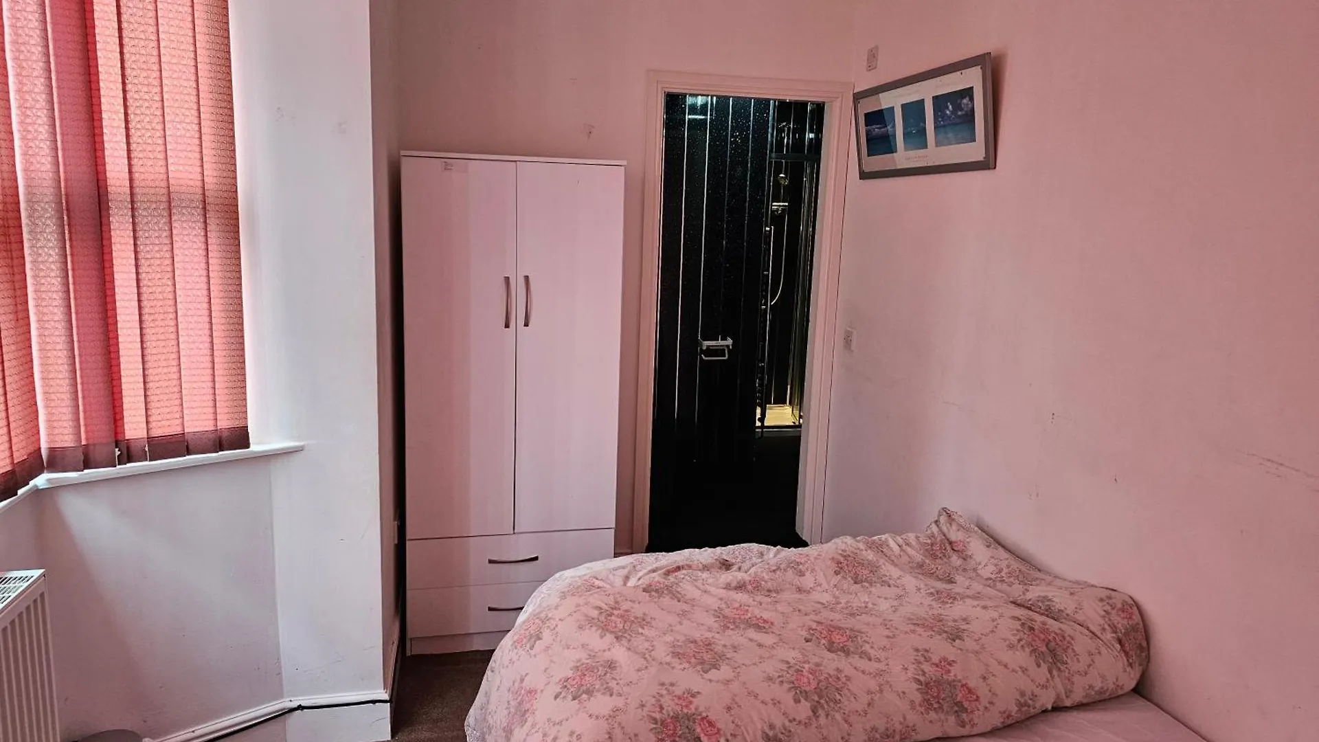 Available Rooms At Buckingham Road Doncaster 0*,